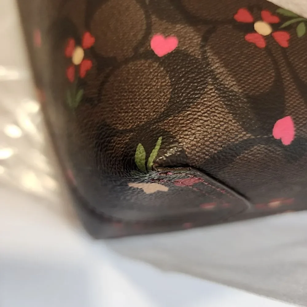 NWT C7616 COACH CITY TOTE IN SIGNATURE CANVAS WITH HEART PETAL PRINT
